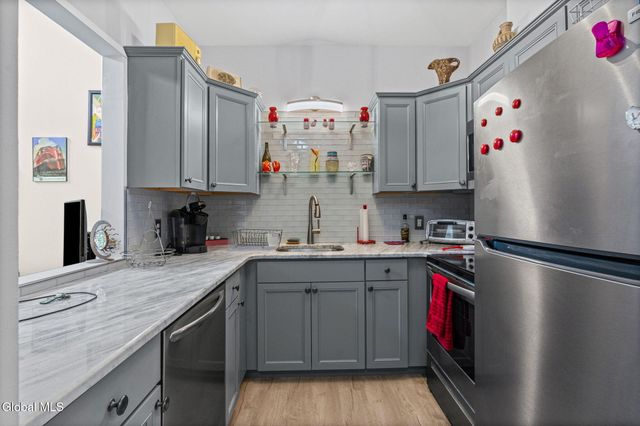 137 Front Street APT 208, Schenectady, NY 12305
