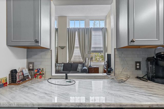 137 Front Street APT 208, Schenectady, NY 12305
