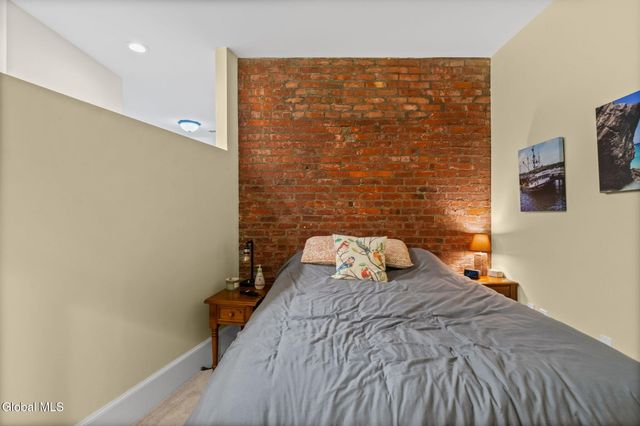 137 Front Street APT 208, Schenectady, NY 12305