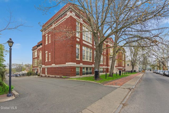 137 Front Street APT 208, Schenectady, NY 12305