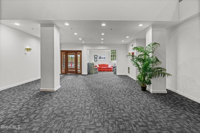 137 Front Street APT 208, Schenectady, NY 12305