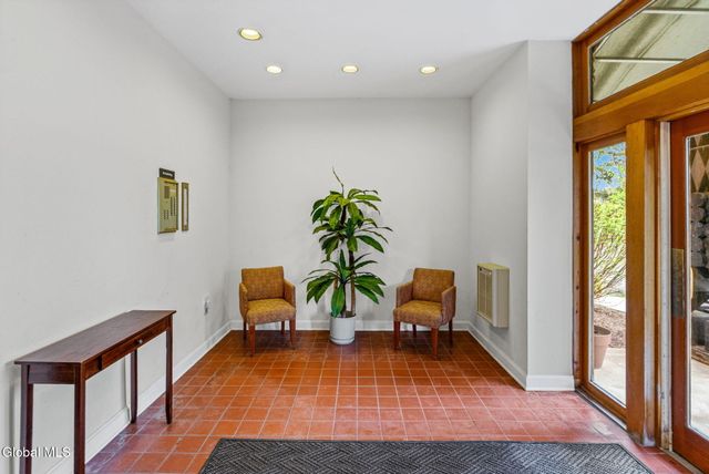 137 Front Street APT 208, Schenectady, NY 12305