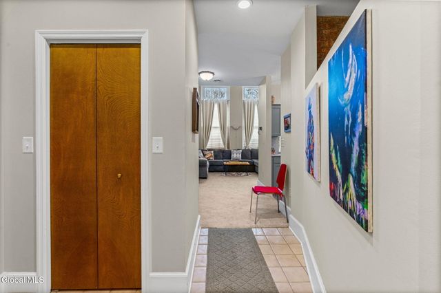 137 Front Street APT 208, Schenectady, NY 12305