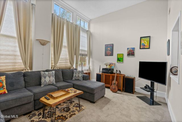 137 Front Street APT 208, Schenectady, NY 12305