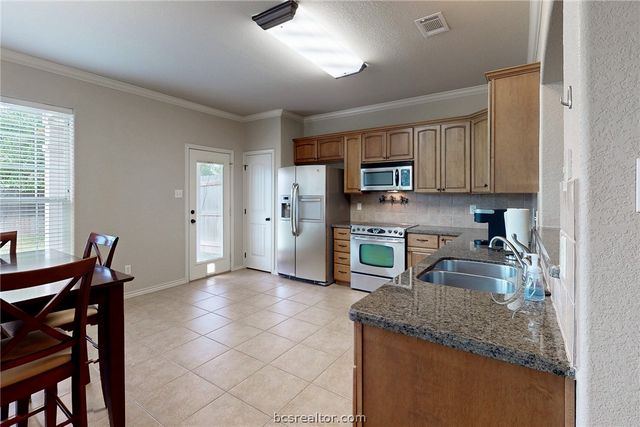 4306 Spring Hill Drive, College Station, TX 77845