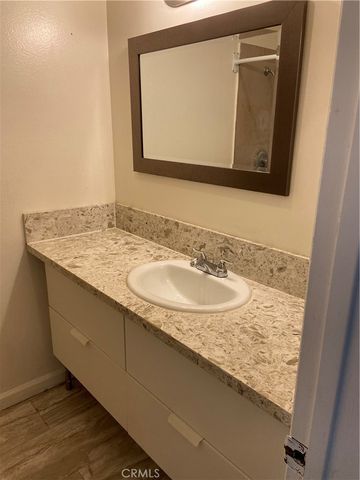 5403 Newcastle 8, Encino, CA 91316