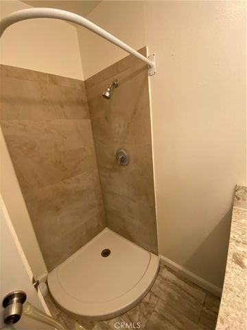 5403 Newcastle 8, Encino, CA 91316