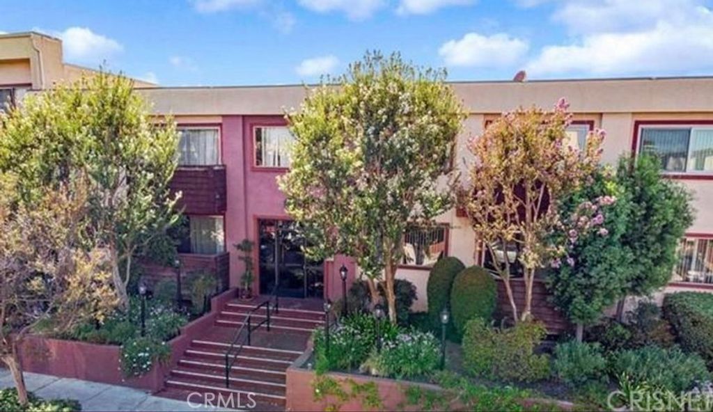 5403 Newcastle 8, Encino, CA 91316