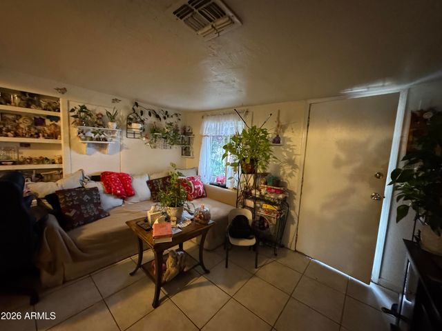 740 W CINNABAR Avenue, Phoenix, AZ 85021