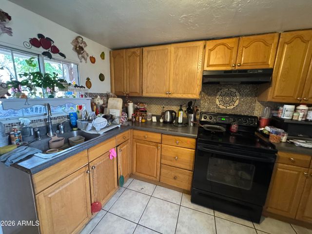 740 W CINNABAR Avenue, Phoenix, AZ 85021