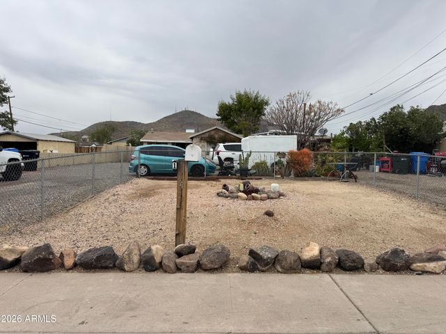 740 W CINNABAR Avenue, Phoenix, AZ 85021