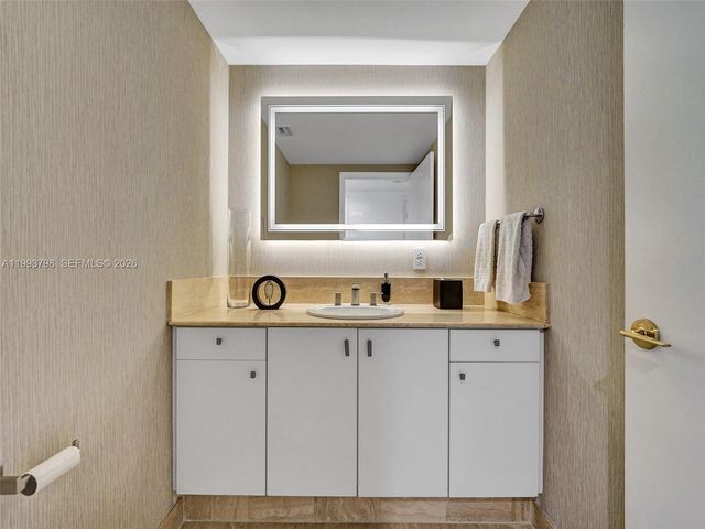 7000 Island Blvd 1207, Aventura, FL 33160