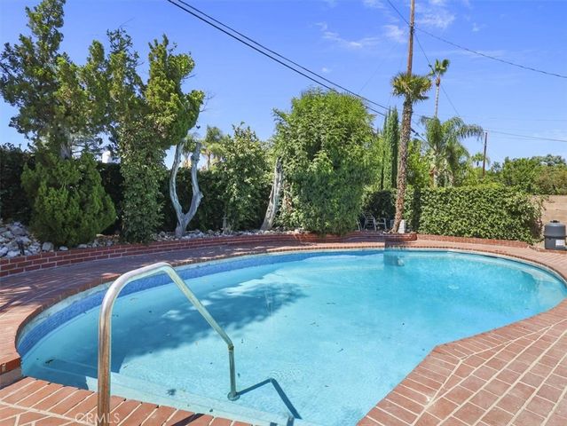 23119 Gainford Street, Woodland Hills, CA 91364
