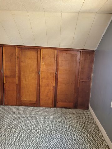 90 Tremont St, Fall River, MA 02720