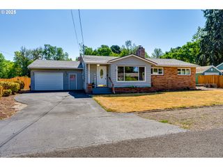 850 SPRUCE St, Junction City, OR 97448