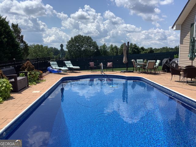 1429 Fairway Drive, Roanoke, AL 36274