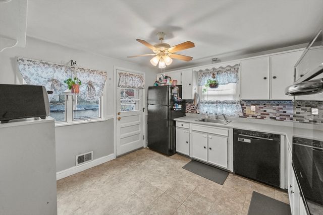 285 Den Quarry Rd, Lynn, MA 01904