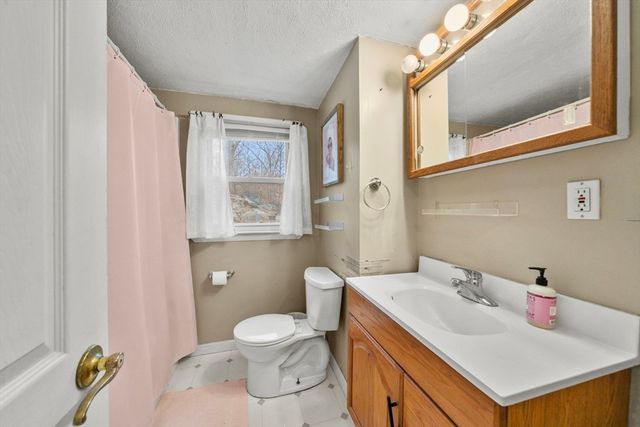 285 Den Quarry Rd, Lynn, MA 01904