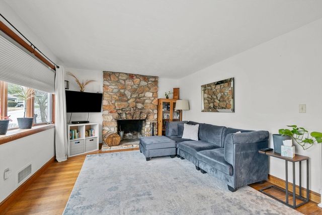 285 Den Quarry Rd, Lynn, MA 01904