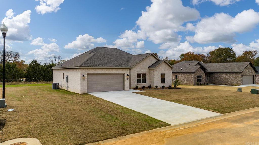 21 Lewis Loop, Greenbrier, AR 72058
