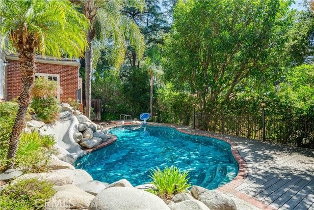 5227 Alta Canyada, La Canada Flintridge, CA 91011