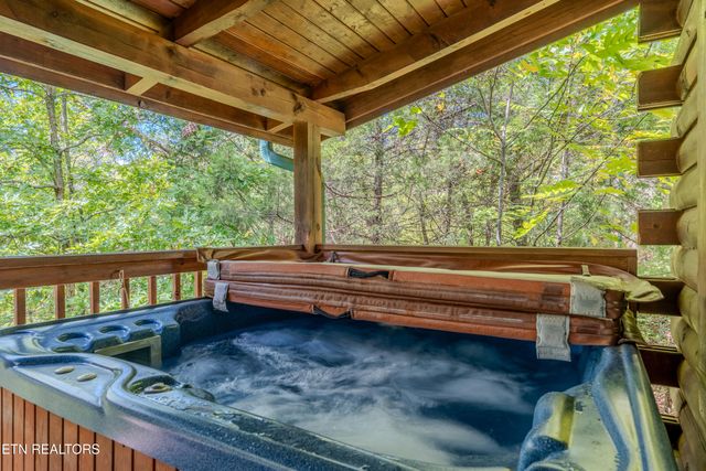 2234 Eagle Feather Drive, Sevierville, TN 37876