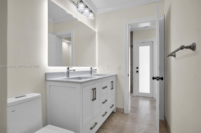 7695 SW 142nd St, Palmetto Bay, FL 33158