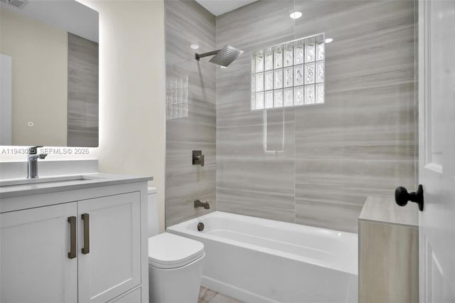 7695 SW 142nd St, Palmetto Bay, FL 33158