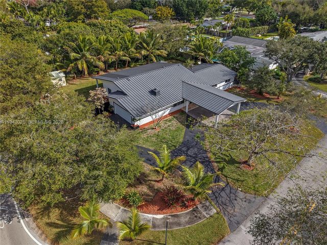 7695 SW 142nd St, Palmetto Bay, FL 33158