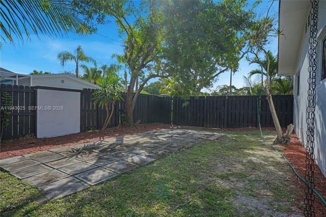 7695 SW 142nd St, Palmetto Bay, FL 33158