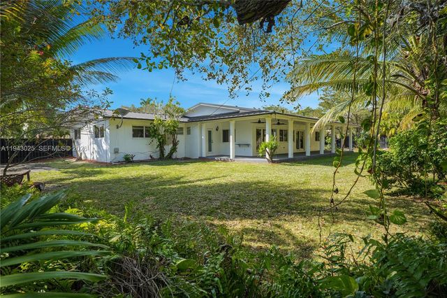 7695 SW 142nd St, Palmetto Bay, FL 33158