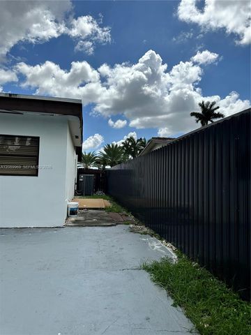 18310 NW 85th Avenue, Hialeah, FL 33015