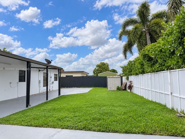 18310 NW 85th Avenue, Hialeah, FL 33015