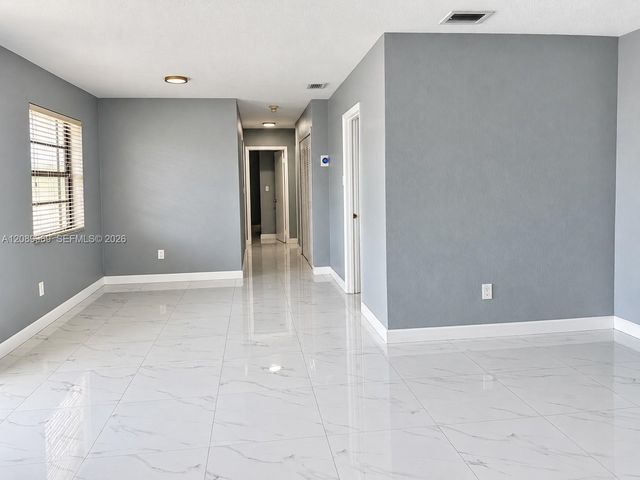 18310 NW 85th Avenue, Hialeah, FL 33015