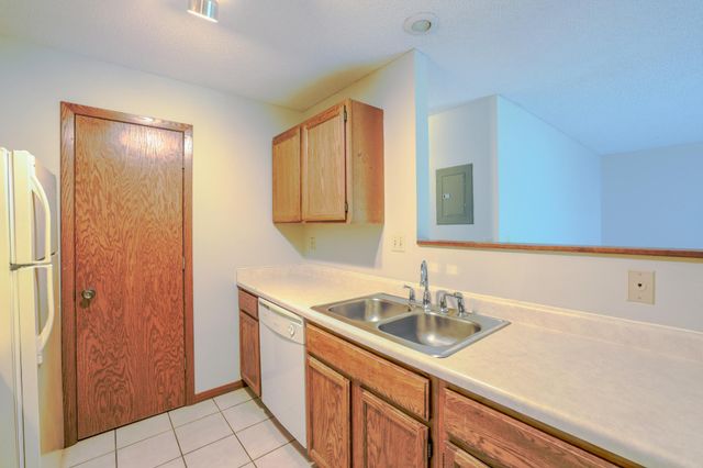 1225 Ferndale Street N B1, Maplewood, MN 55119