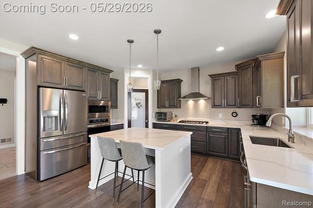 7659 Crimson Court, Utica, MI 48316
