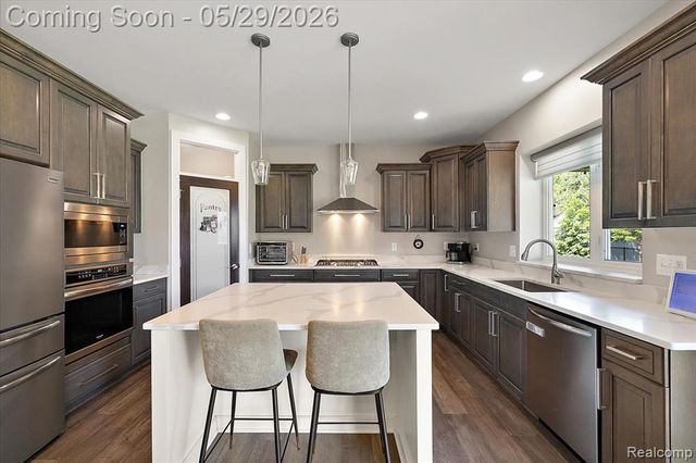 7659 Crimson Court, Utica, MI 48316