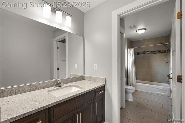 7659 Crimson Court, Utica, MI 48316