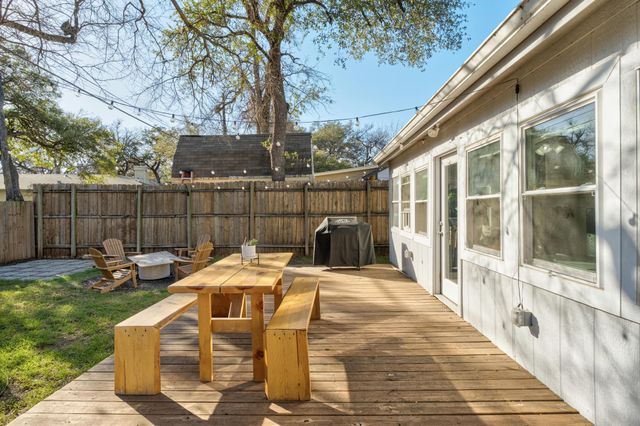 2801 Crownspoint DR, Austin, TX 78748