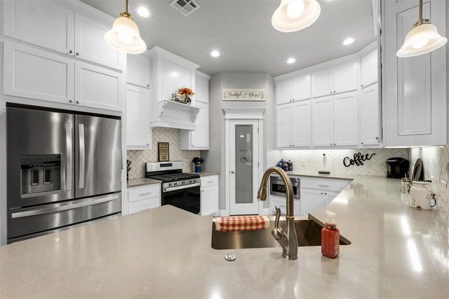 13111 Bentley Dr, Elgin, OK 73538