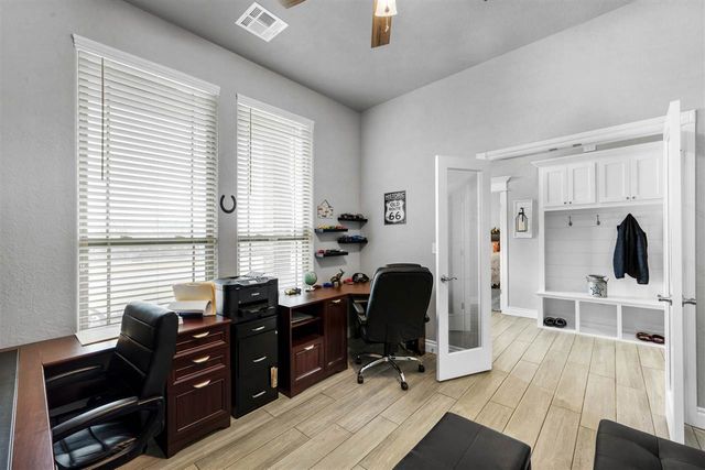 13111 Bentley Dr, Elgin, OK 73538