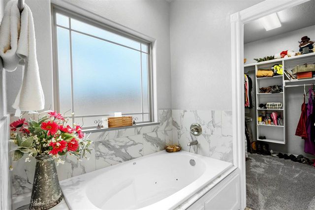 13111 Bentley Dr, Elgin, OK 73538