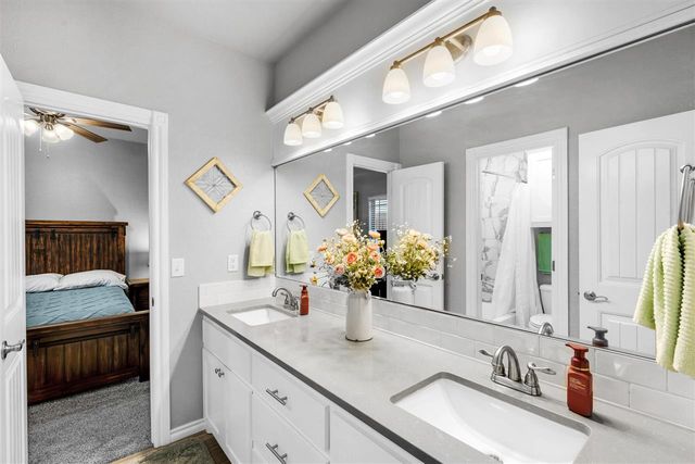 13111 Bentley Dr, Elgin, OK 73538