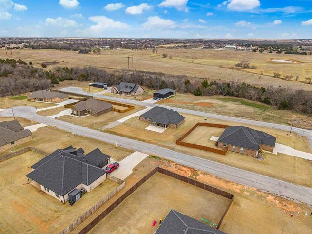 13111 Bentley Dr, Elgin, OK 73538