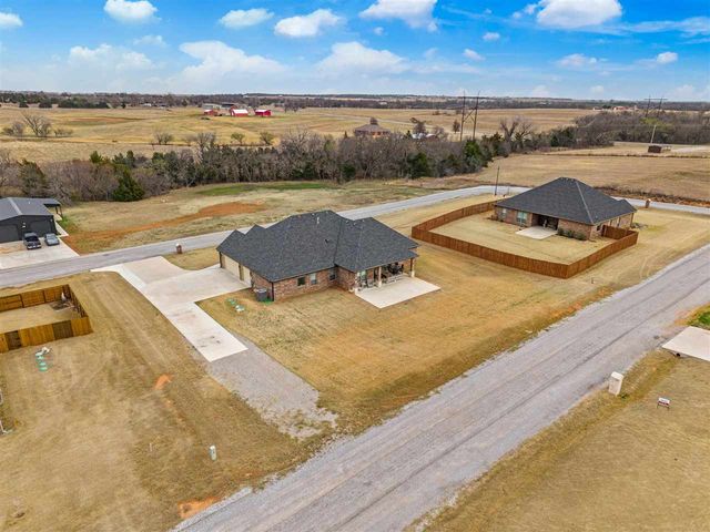 13111 Bentley Dr, Elgin, OK 73538