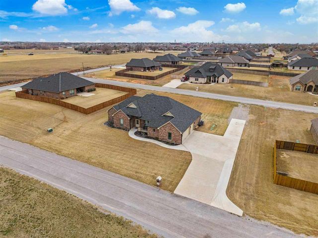 13111 Bentley Dr, Elgin, OK 73538