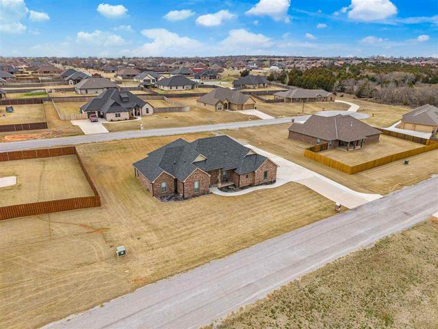13111 Bentley Dr, Elgin, OK 73538