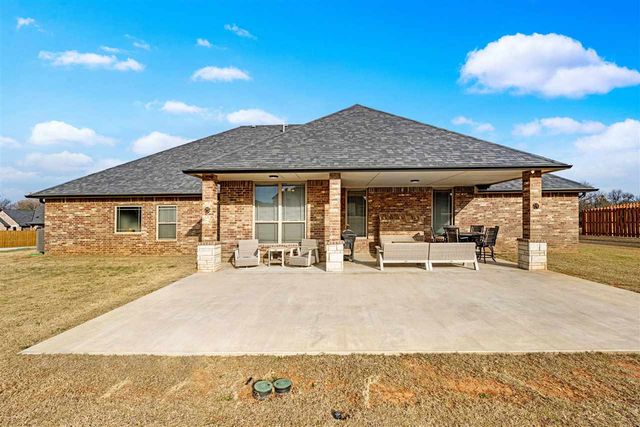 13111 Bentley Dr, Elgin, OK 73538