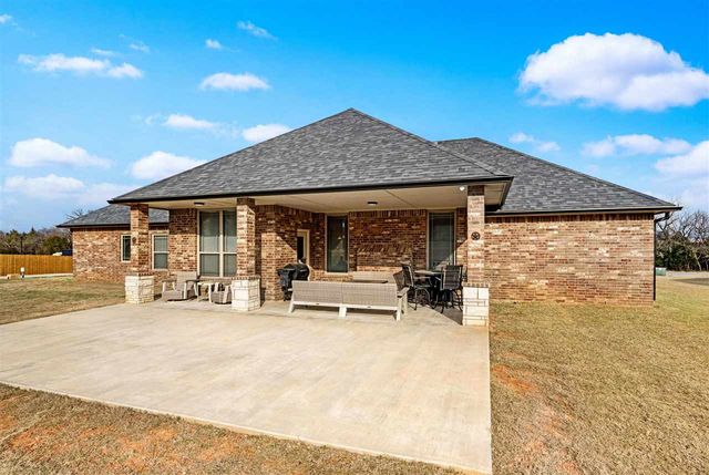 13111 Bentley Dr, Elgin, OK 73538
