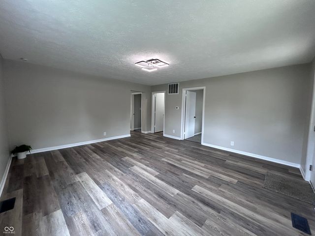 960 S St Clair Street, Martinsville, IN 46151